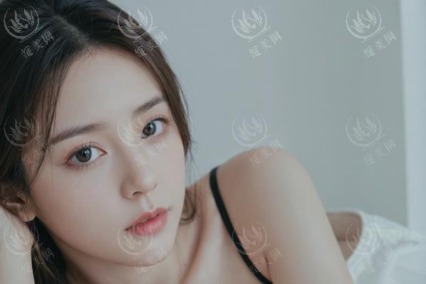 上海时光医疗美容医院2025价目表曝光！双眼皮3100/隆鼻7800/吸脂12800起