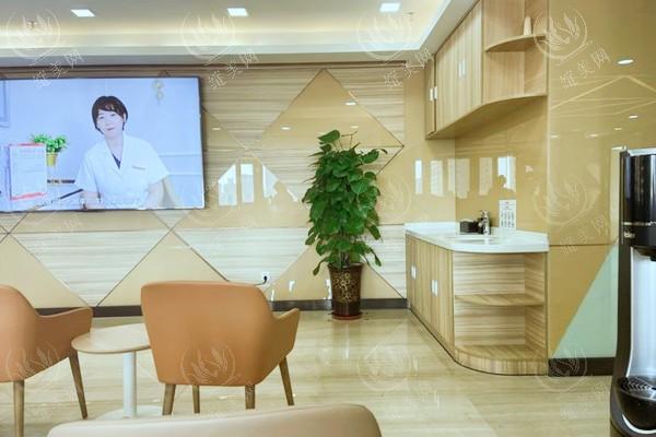 新疆整形美容医院怎么样？了解其核心技术与收费价格表便知分晓