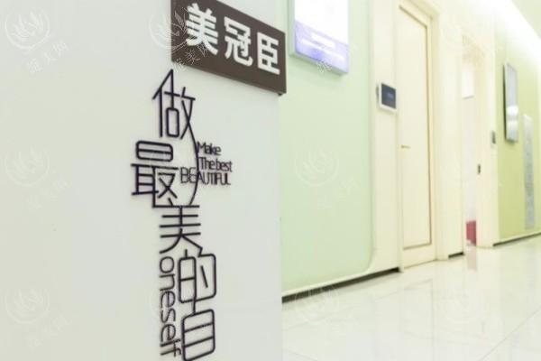 淄博美冠臣美容医院隆胸价格明细：国产假体16800+进口假体28800+