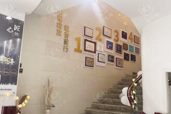 无锡同舟医疗美容医院牙齿矫正价格表：金属托槽矫正8800+隐形矫正16800+